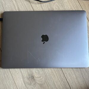 Apple MacBook Pro - 15-Inch "Mid-2017" Dark Gray Finish